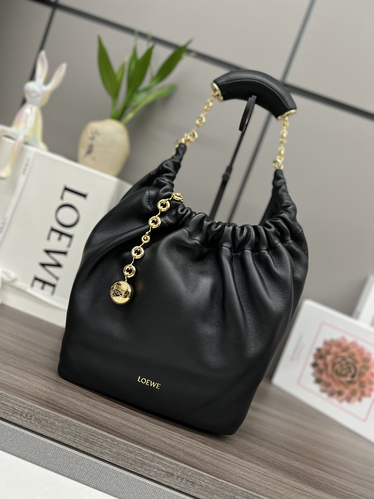 Loewe Small Squeeze Handbag in Nappa leather-Black