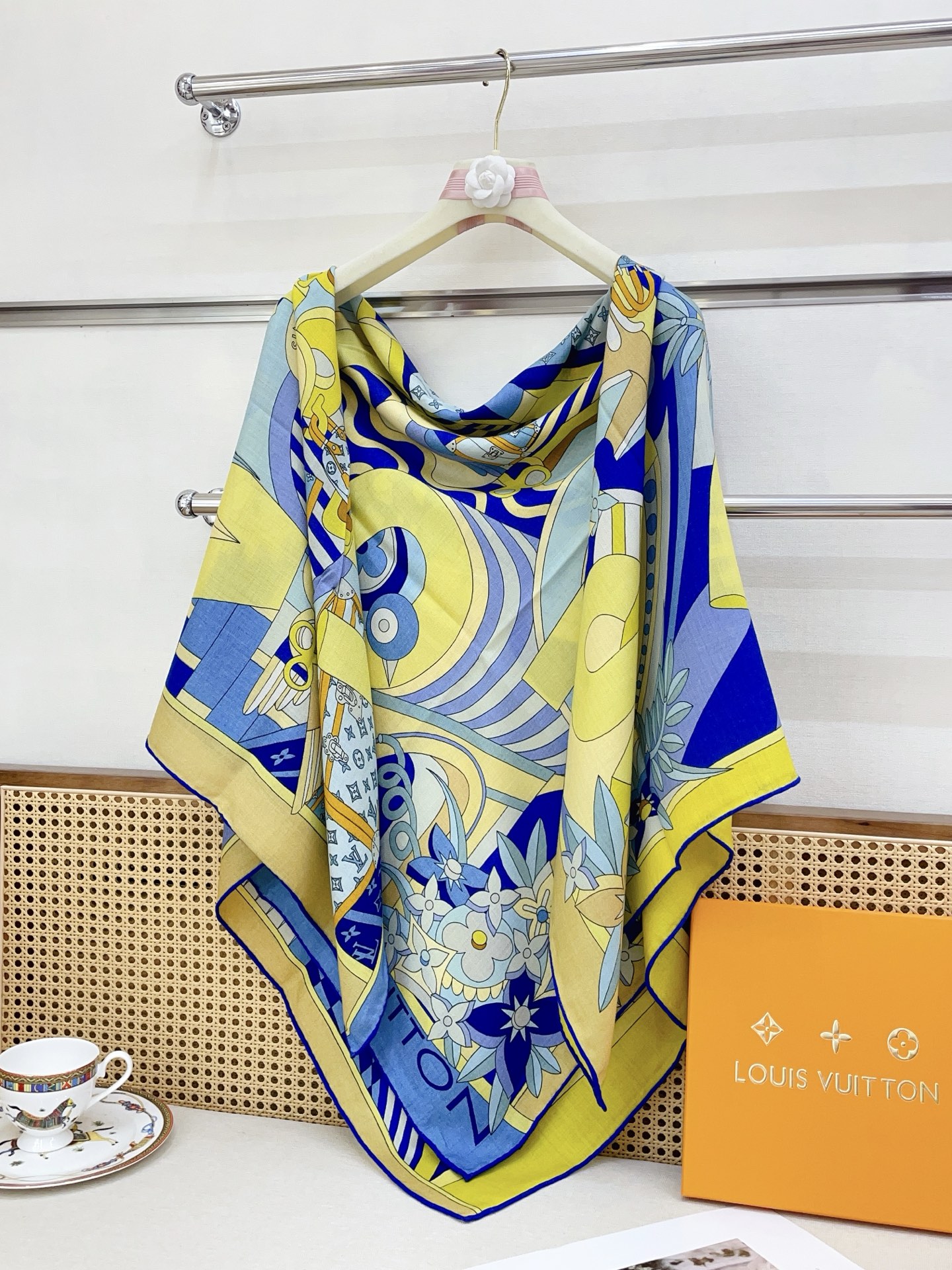 Louis Vuitton LV Sweet Escape Shawl 140cm