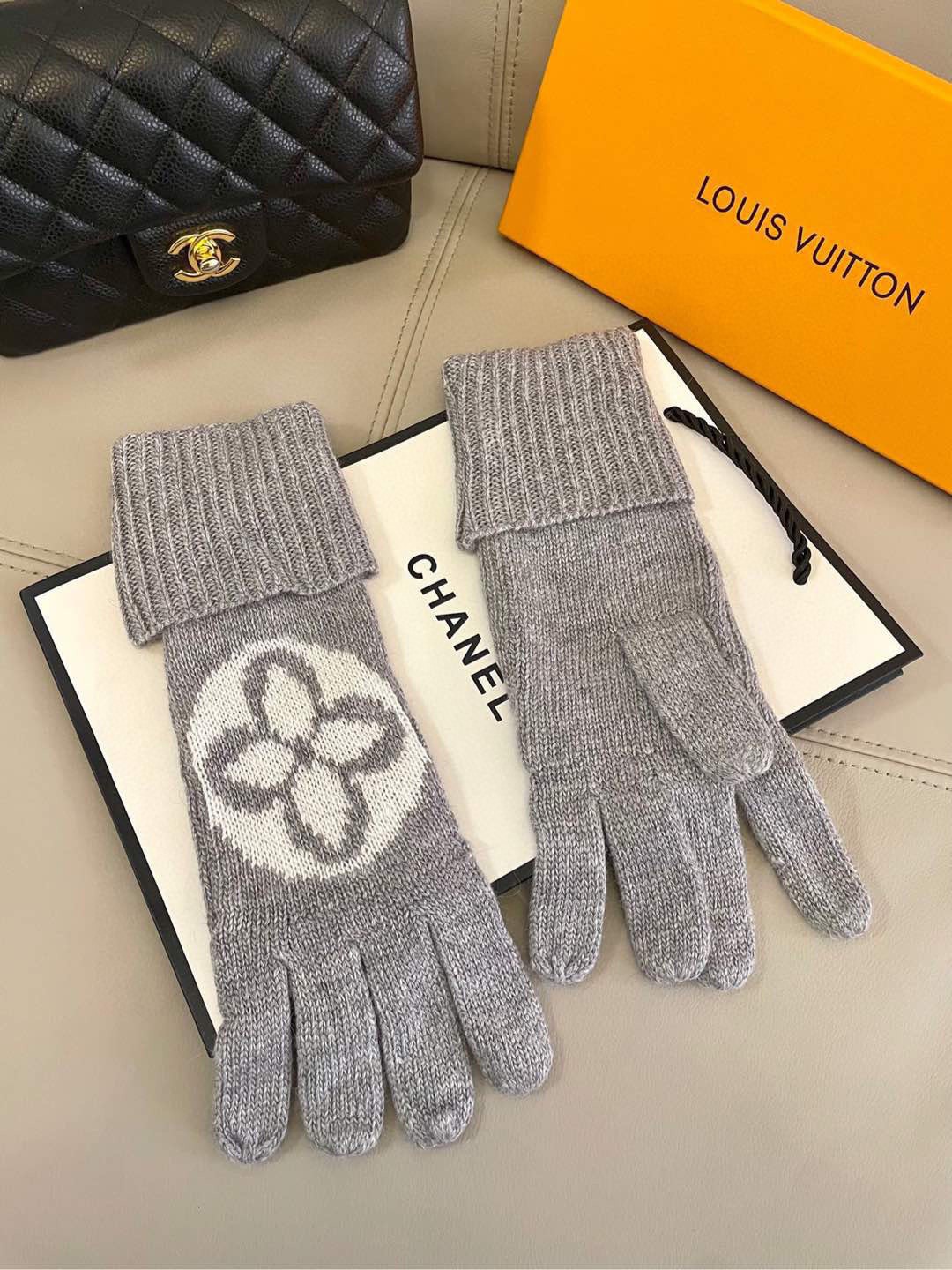 LV Wool Gloves
