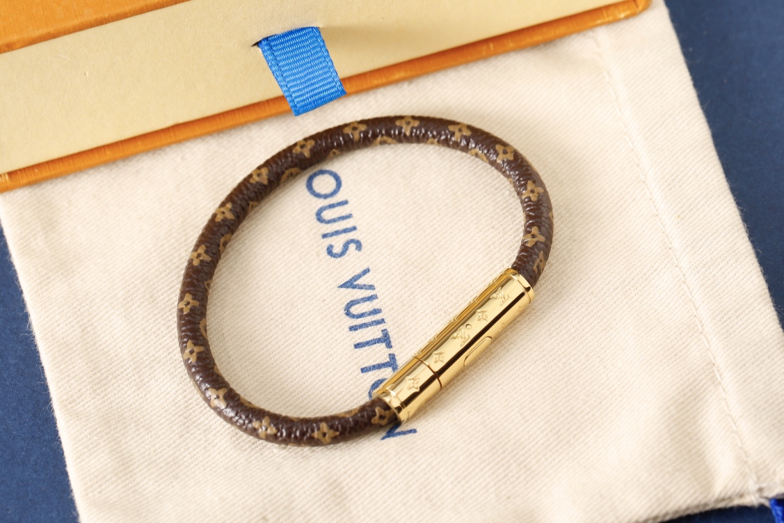 LV Women's fashion bracelet