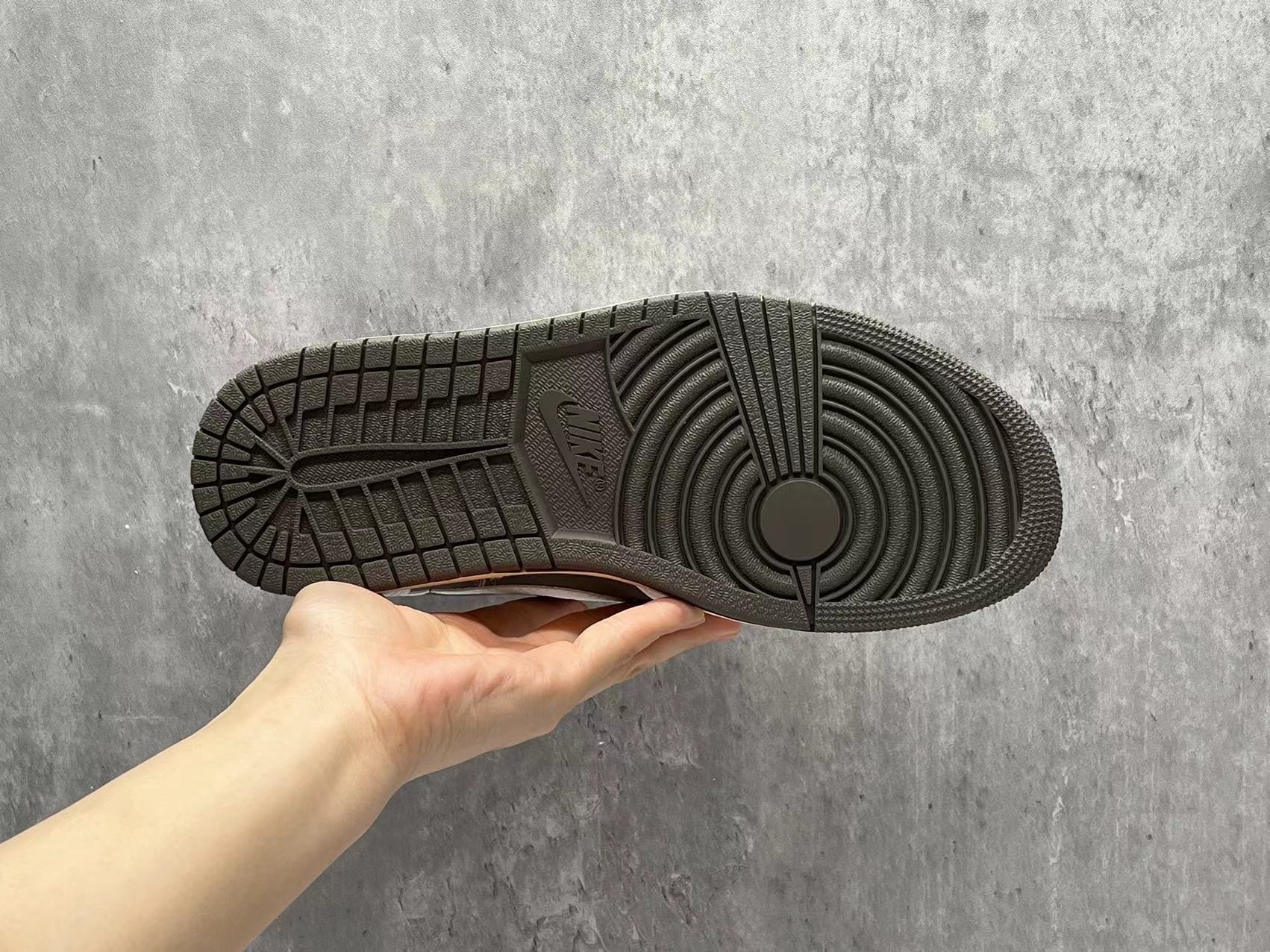 2025-26 AJ1 US Men's Sizes6 to 11 in half sizes White brown Low cut Inverted Hook Shoes tianlong