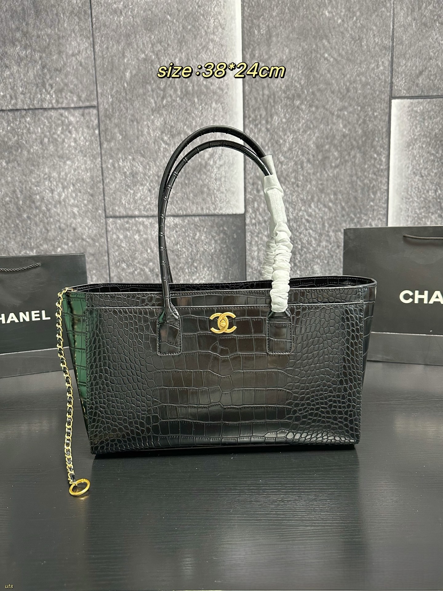 Chanel Embossed Croc-Effect Grained Leather CC Logo Turn-lock Shopping Tote Bag - KAIROO