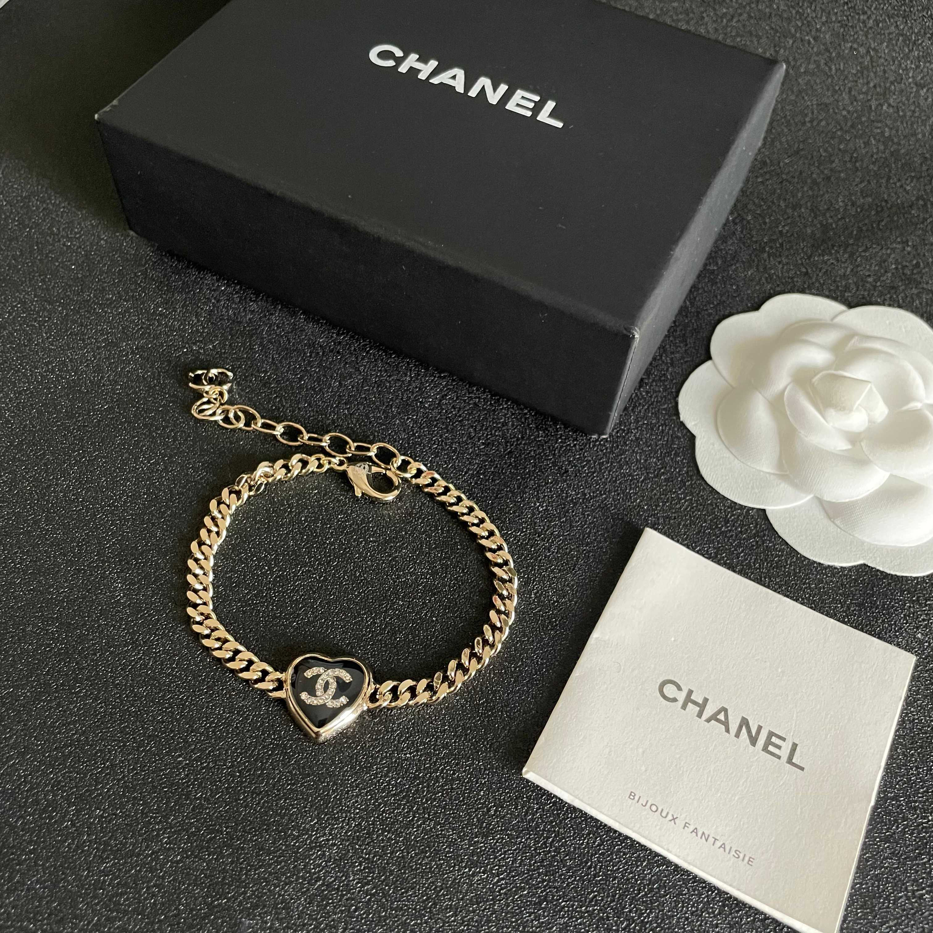 Chanel Gold-Tone Heart CC Black Enamel Cuban Link Charm Bracelet - KAIROO