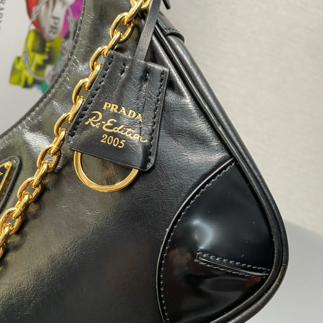 Prada hobo bag 22cm re-edition 2005 black calfskin
