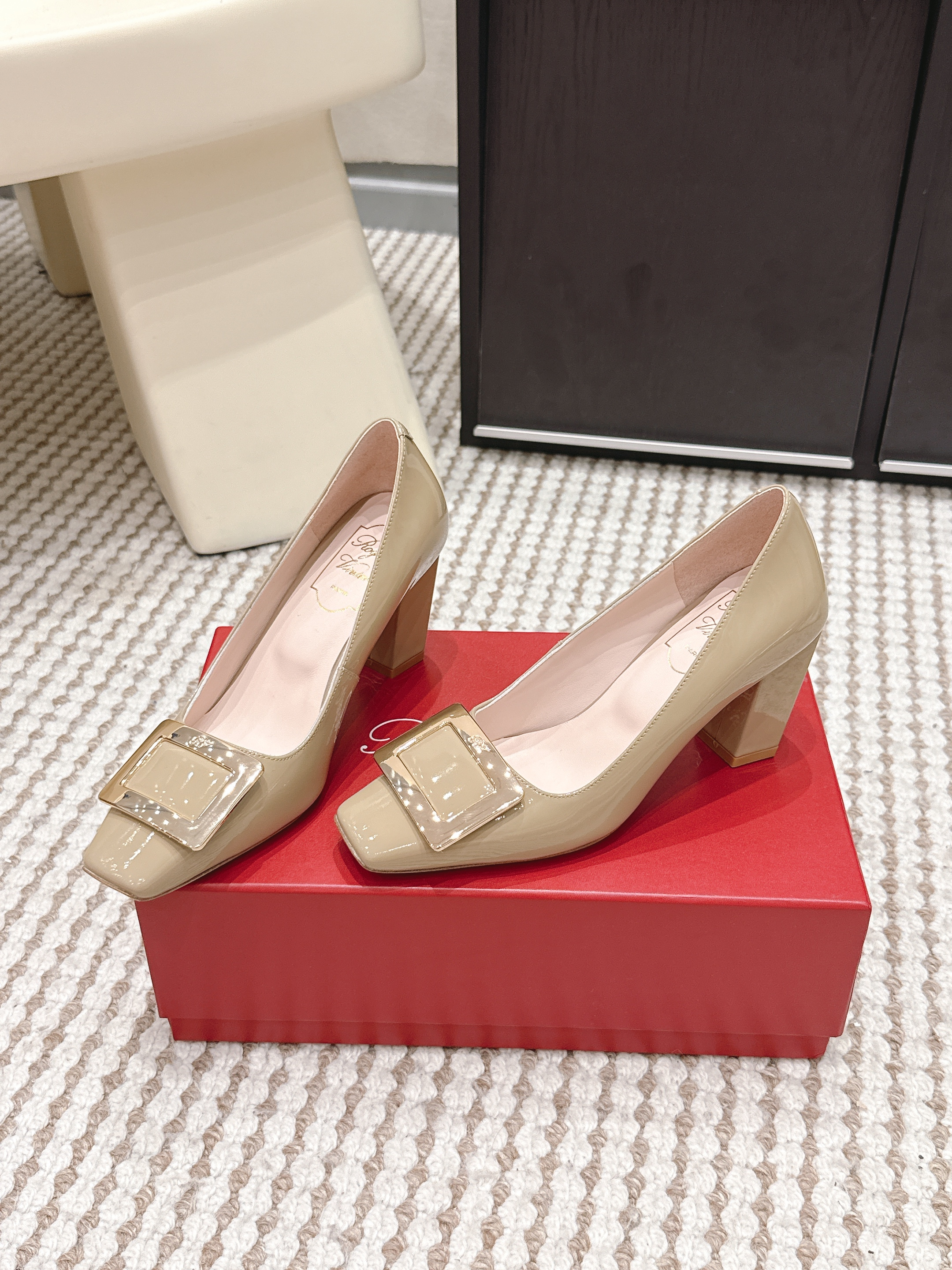 Roger Vivier Shiny leather Pumps
