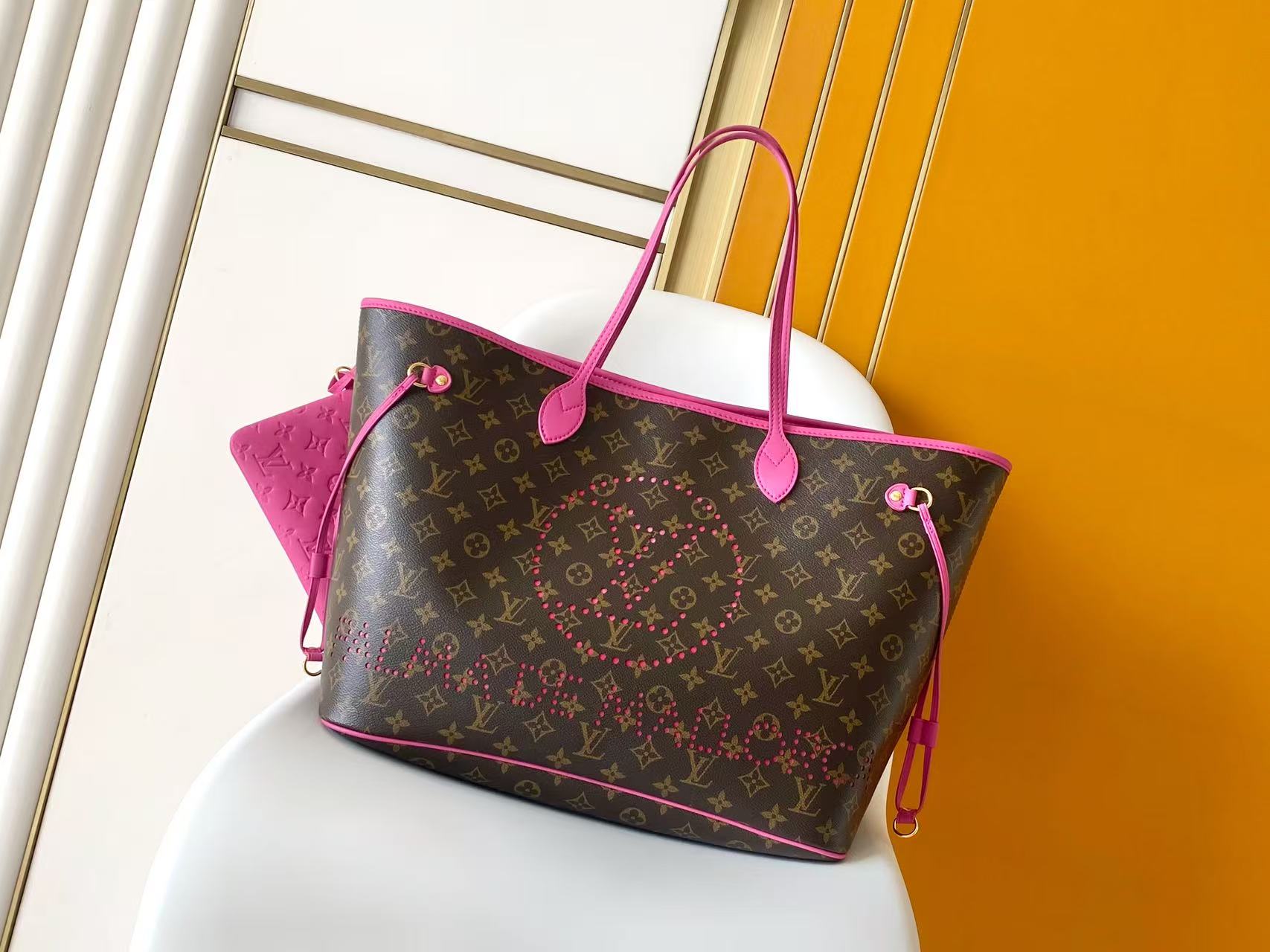 Louis Vuitton new Neverfull classic handbag