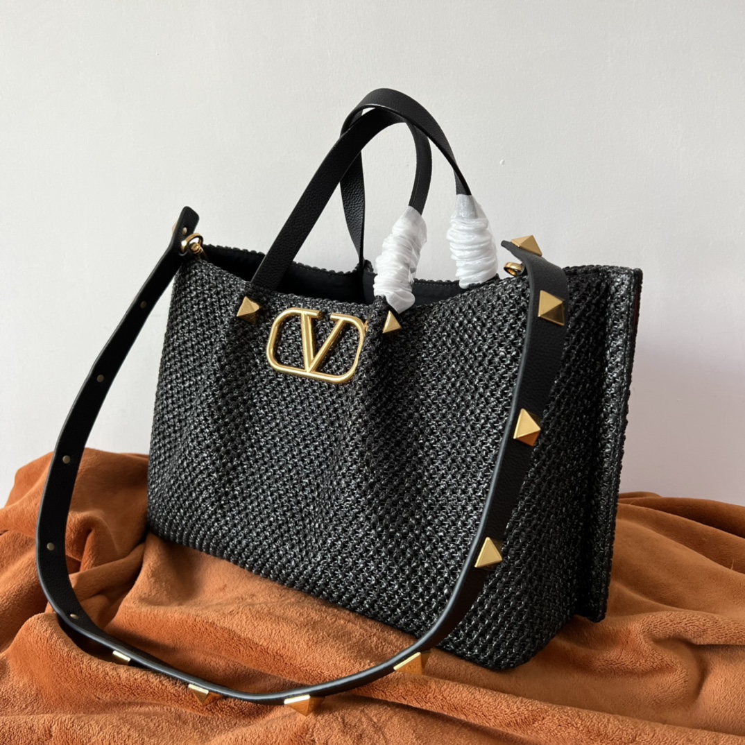 Valentino Garavani Tote in Black Raffia