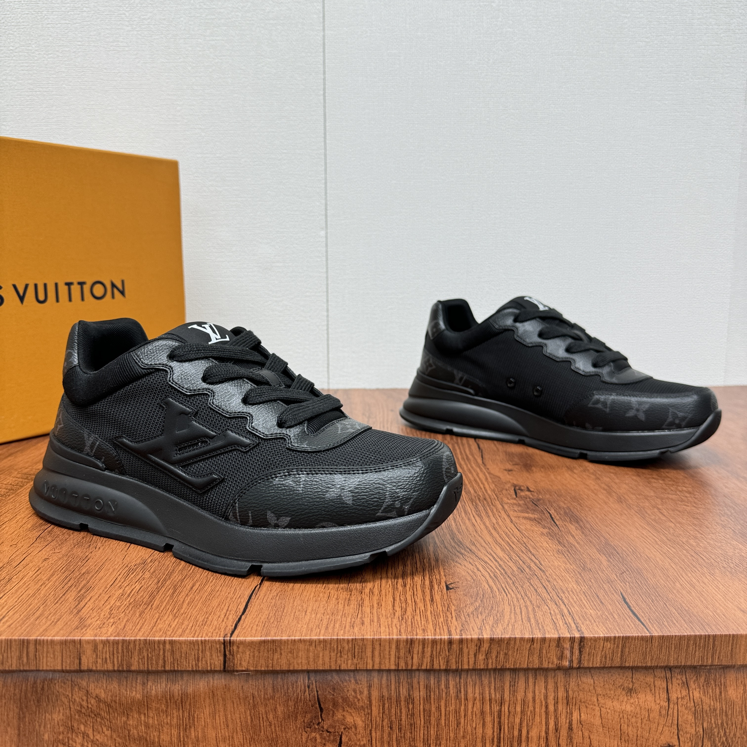 Louis Vuitton Men's LV Classic Sneaker