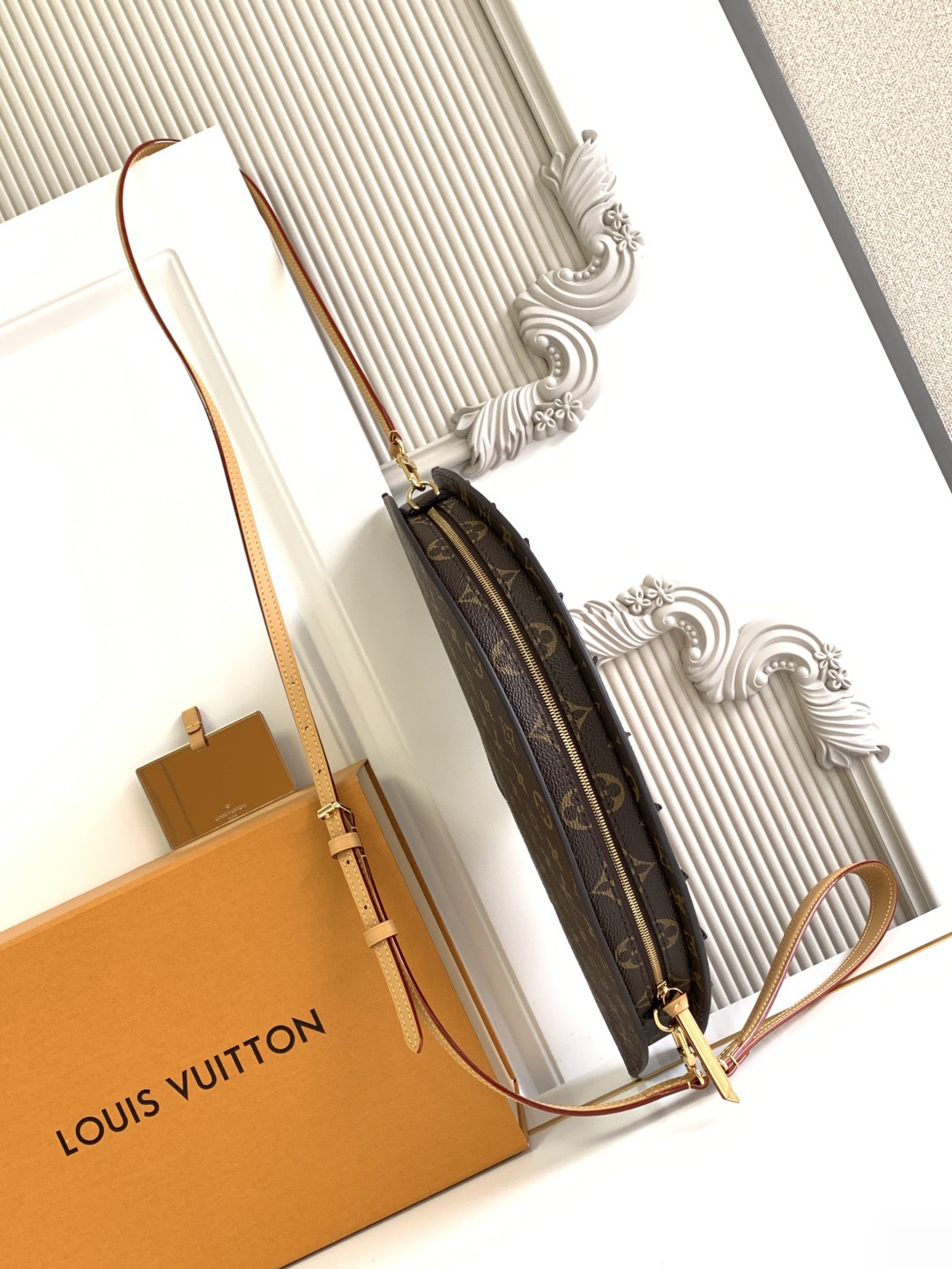 Louis Vuitton LV Monogram Canvas Folding Fan Clutch bag
