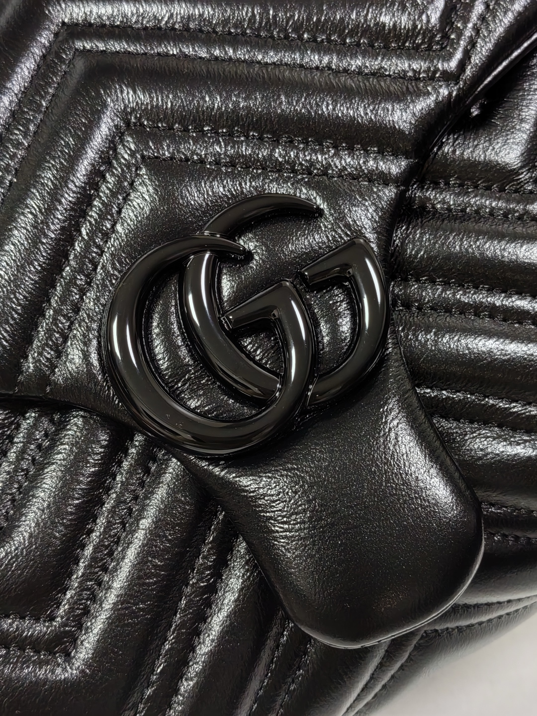 GG Marmont medium shoulder bag 850676