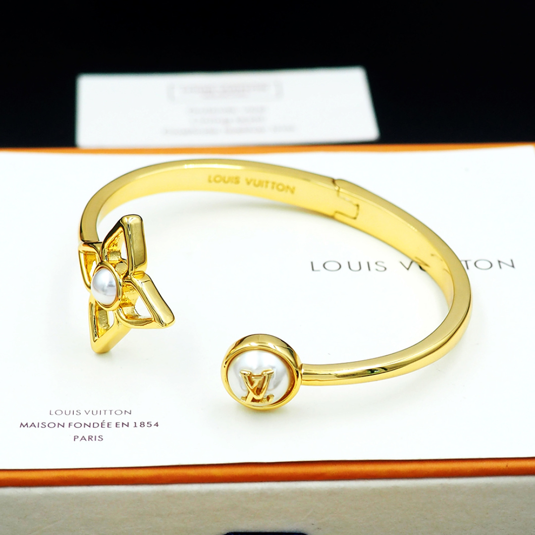LV Women's fashion bracelet