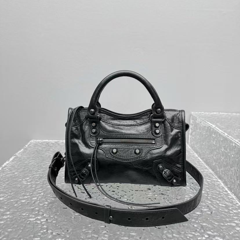 Balenciaga cracked oil wax locomotive bag
