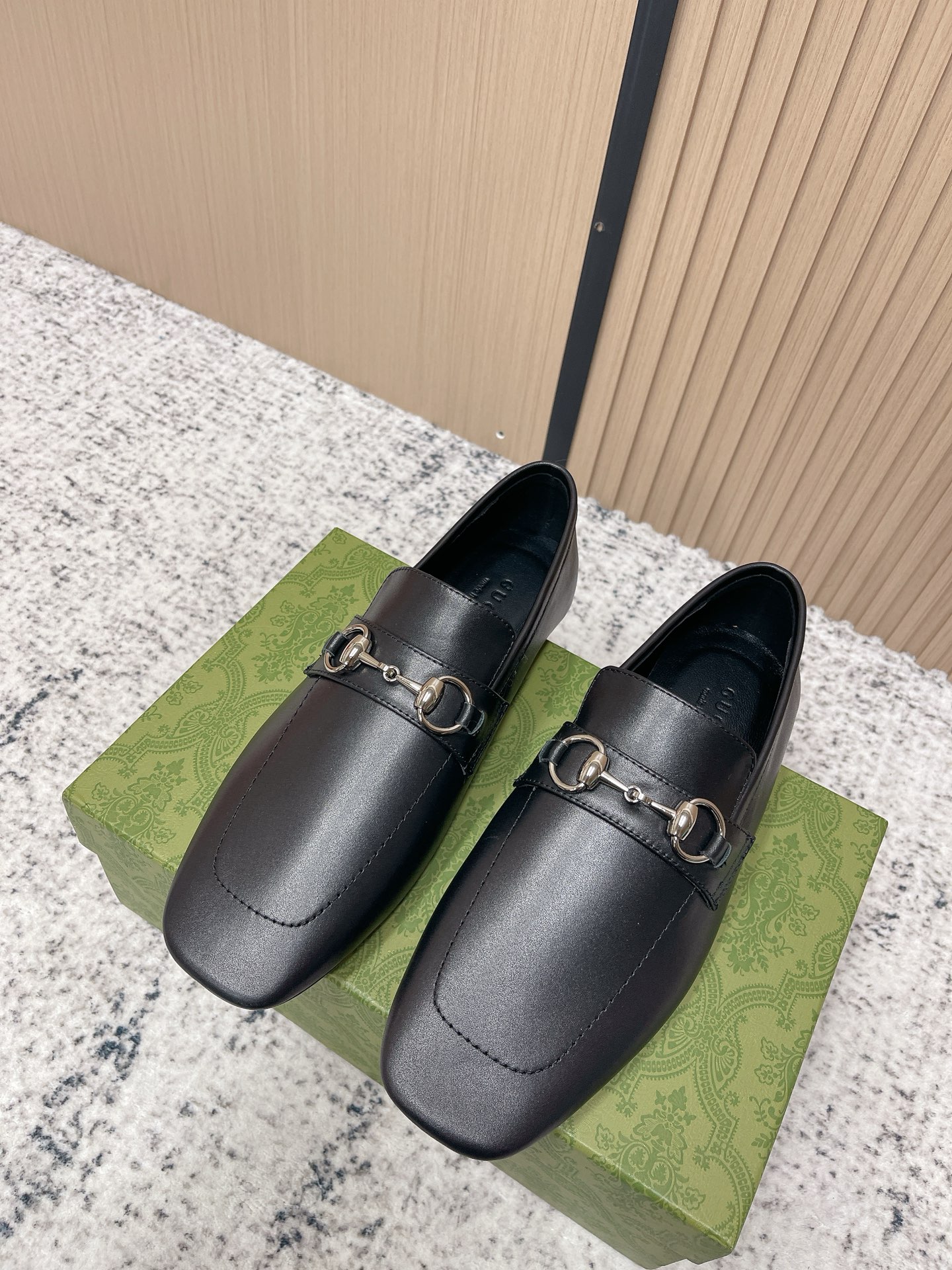 Gucci Jordann Unisex Leather Loafers in Black