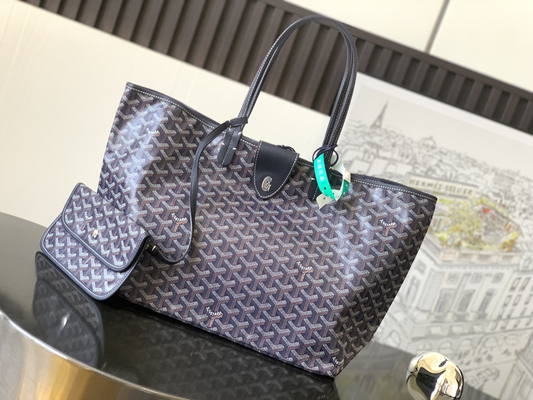 Goyard Saint Louis PM Tote in Navy blue