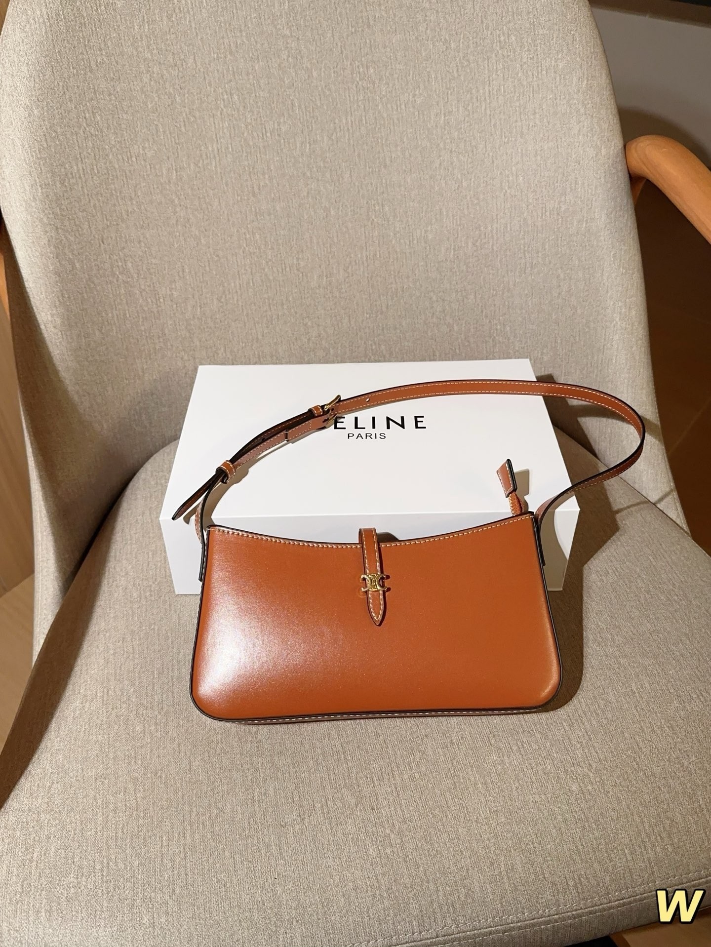 Celine Claude Leather Tab Gold Flip-Lock Triomphe Clasp Slim Shoulder Bag - KAIROO