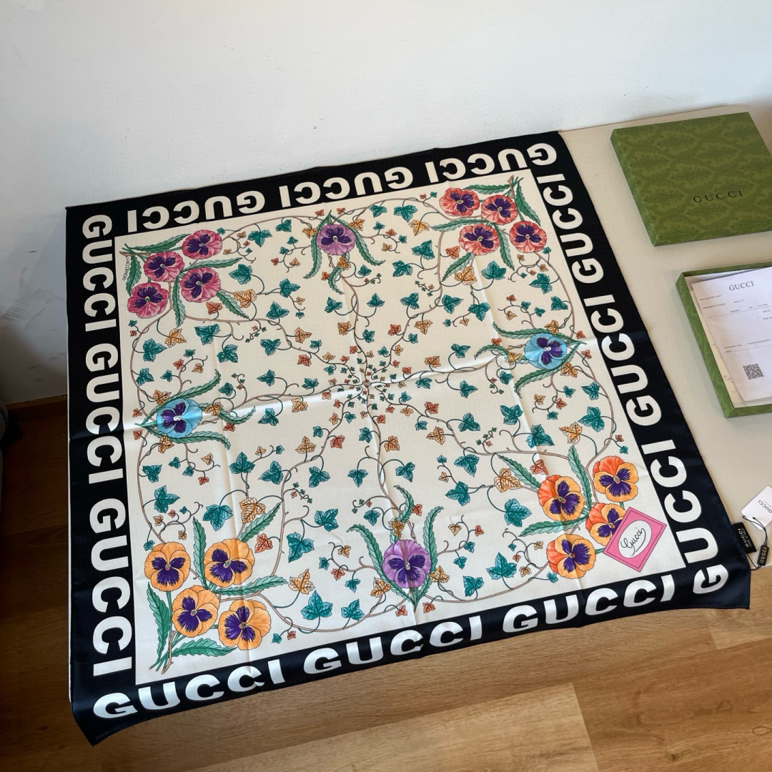 Gucci Silk Square 90