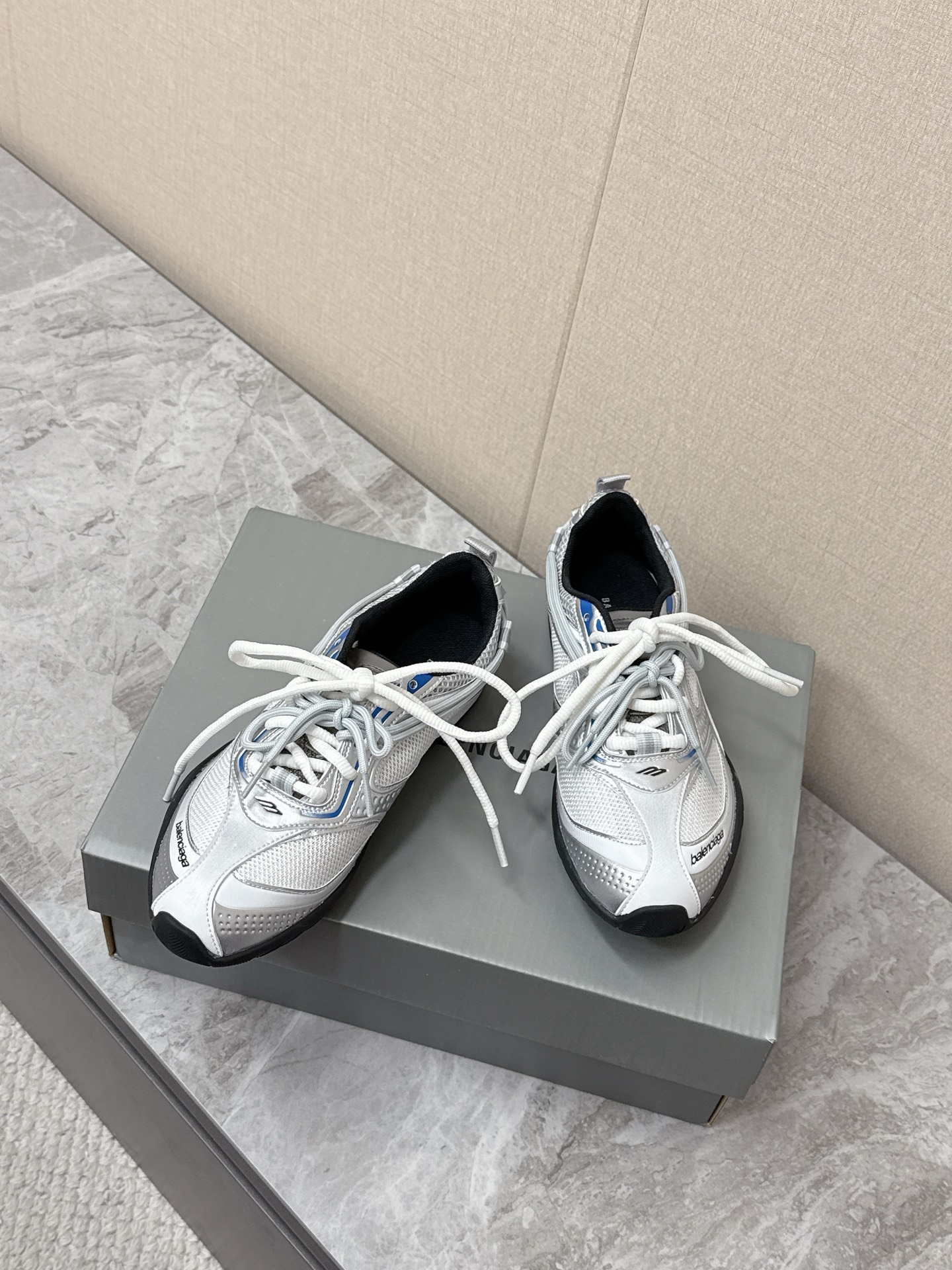 Balenciaga Radar Silver Tech Mesh Gradient Panel Lace Up Low Top Jogger Sneakers - KAIROO