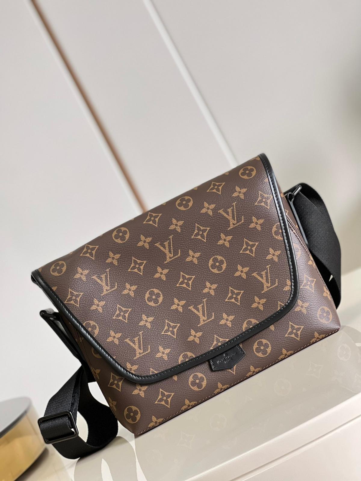 Louis Vuitton monogram messenger bag