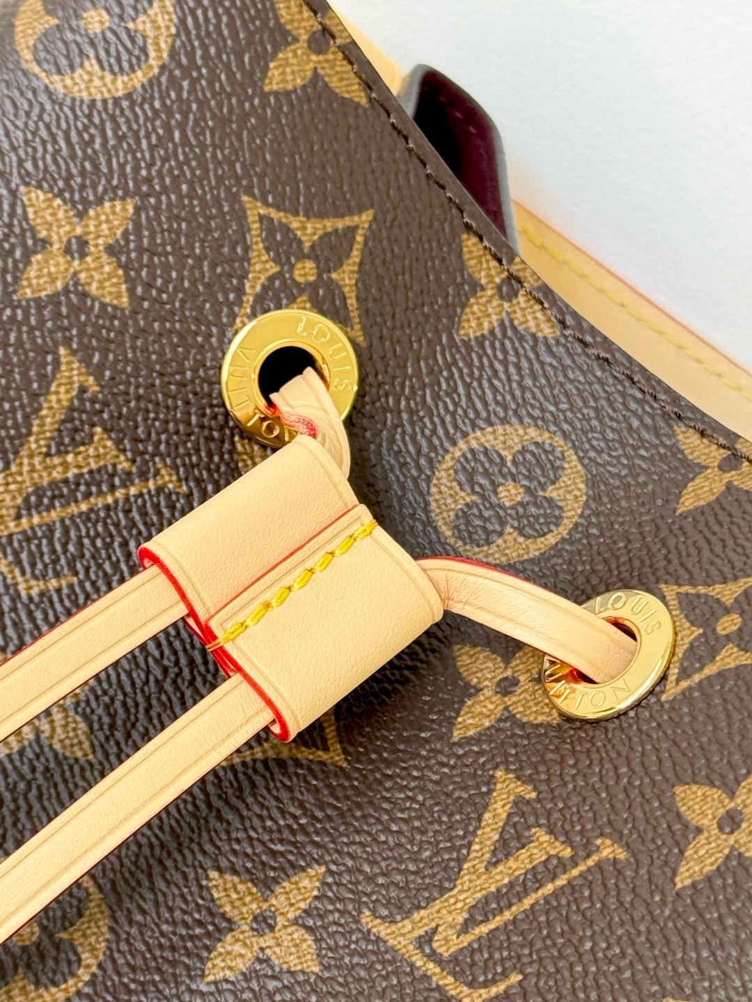 Louis Vuitton LV Néonoé BB bag