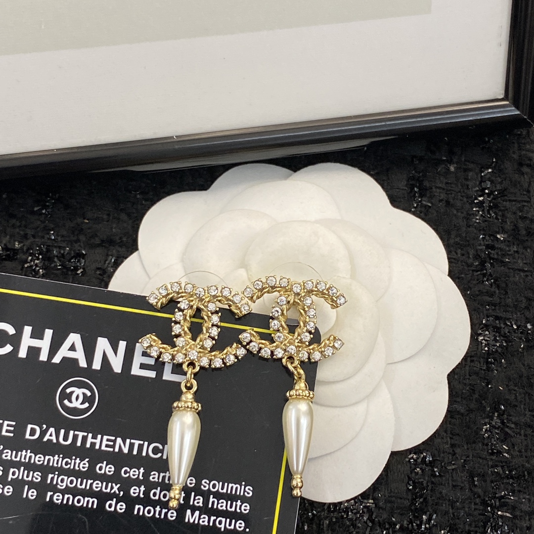 Chanel Fashion Earrings