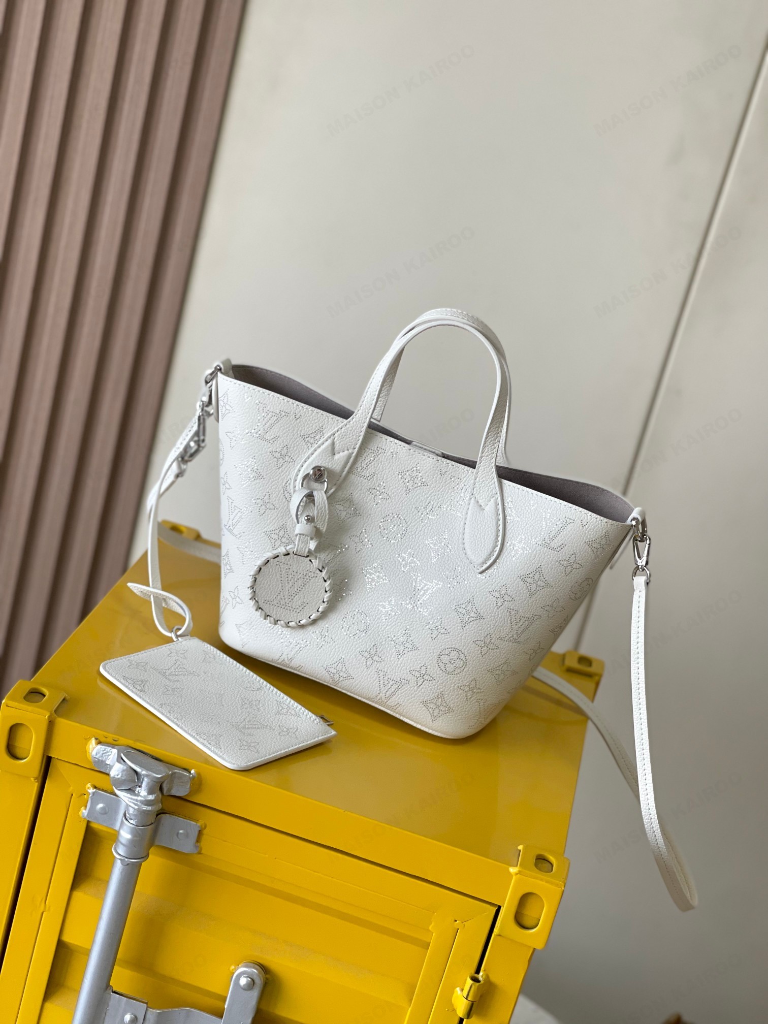 【10A】Louis Vuitton LV Mahina Blossom PM White Silver Glitter Monogram Leather Basket Handle Tote Bag - KAIROO