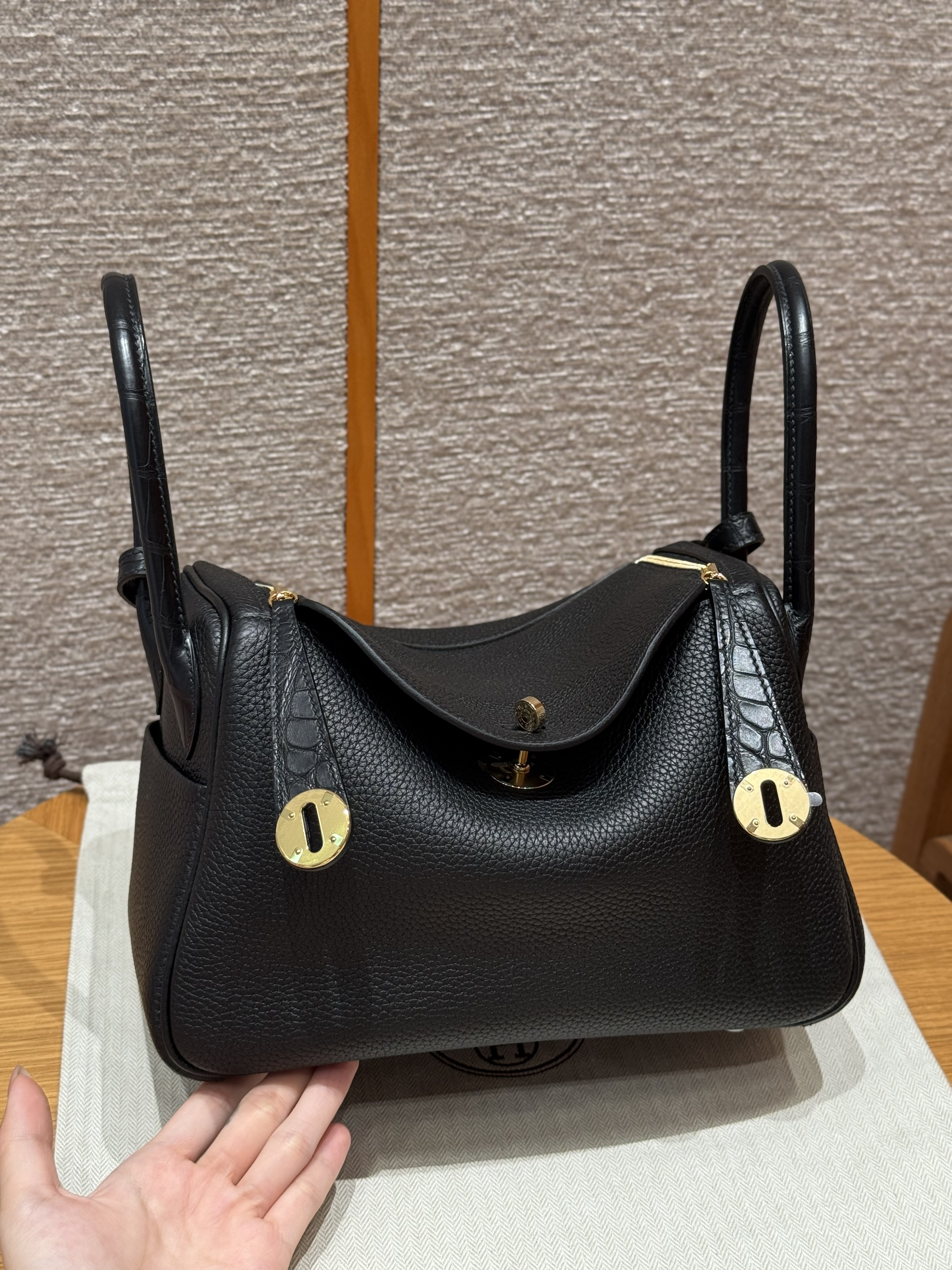 Hermes Black Clemence Lindy 26