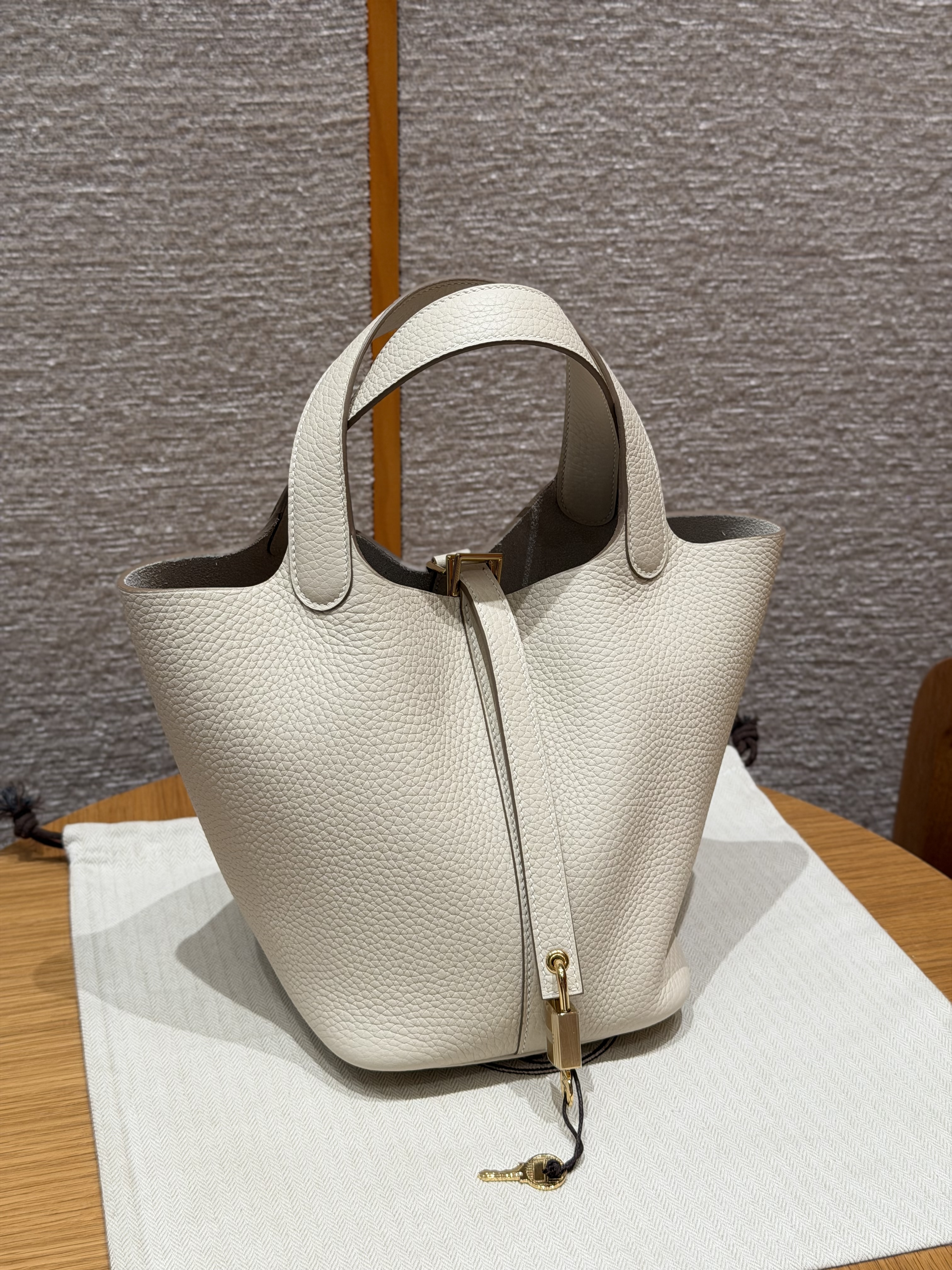 Hermes Craie Clemence Picotin 18