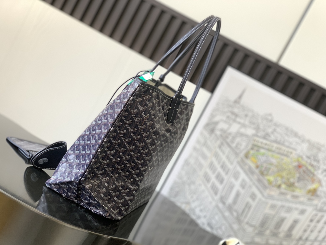 Goyard Saint Louis PM Tote in Navy blue