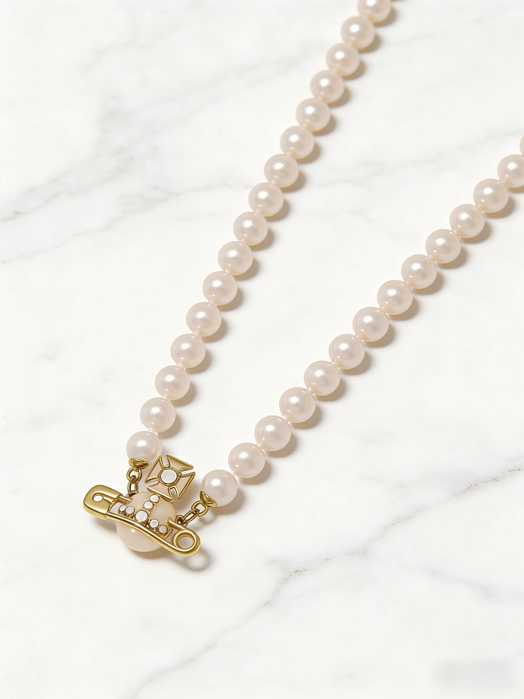 Trendy Pearl Beaded Necklace with Safety Pin & Saturn Charm – Edgy Y2K Aesthetic, Perfect for Party & Night Out