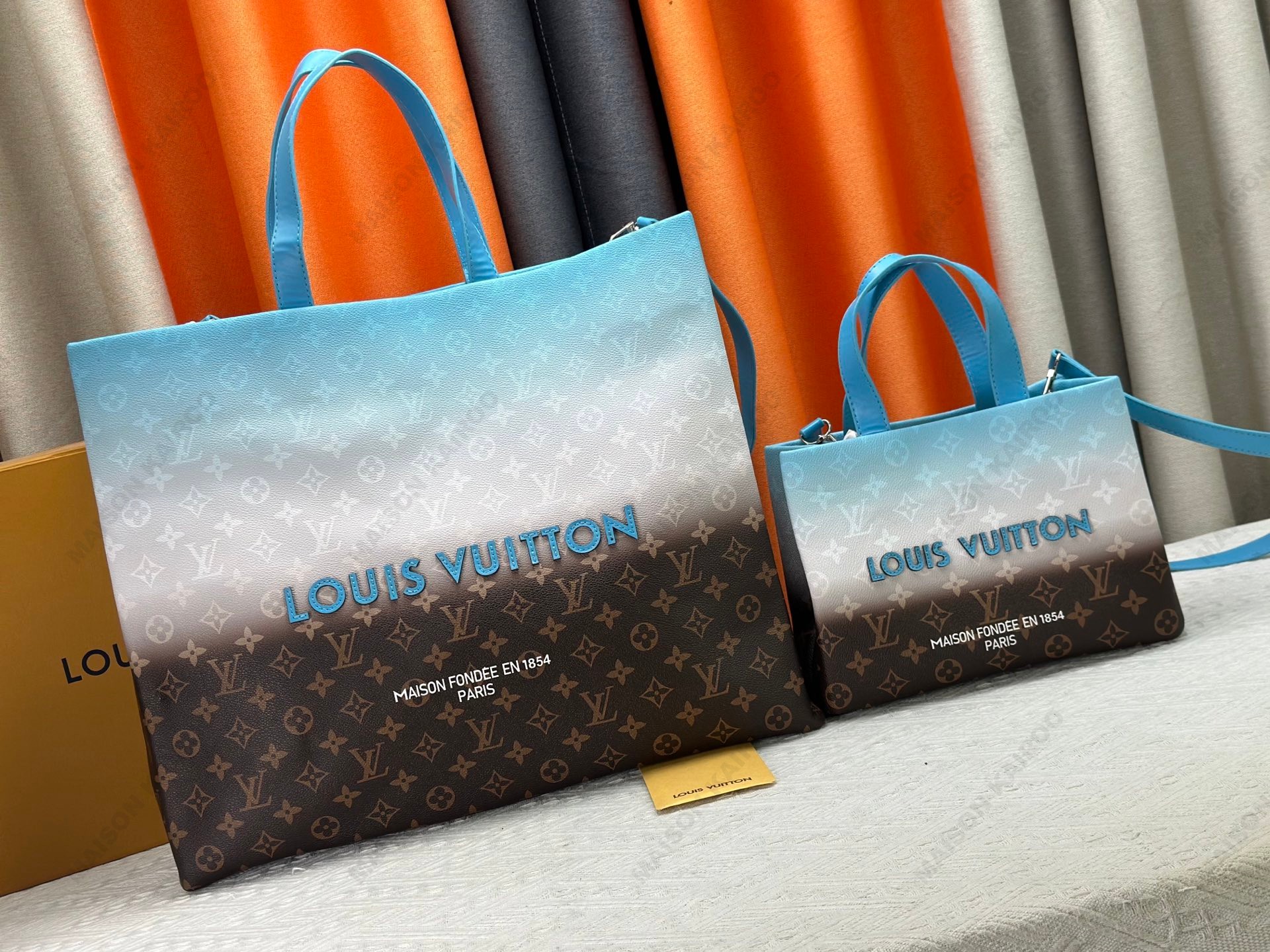 Louis Vuitton LV Onthego Shopper Sac Plat Gradient Blue Monogram Brown Embossed Logo Shoulder Tote Bag - KAIROO