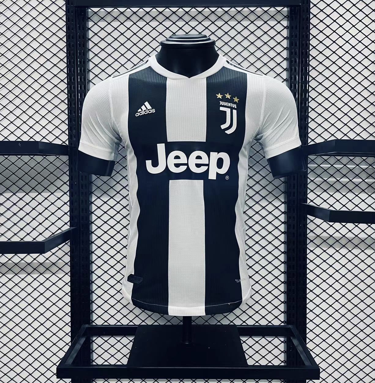 Player Version Retro Juventus 18/19 Home