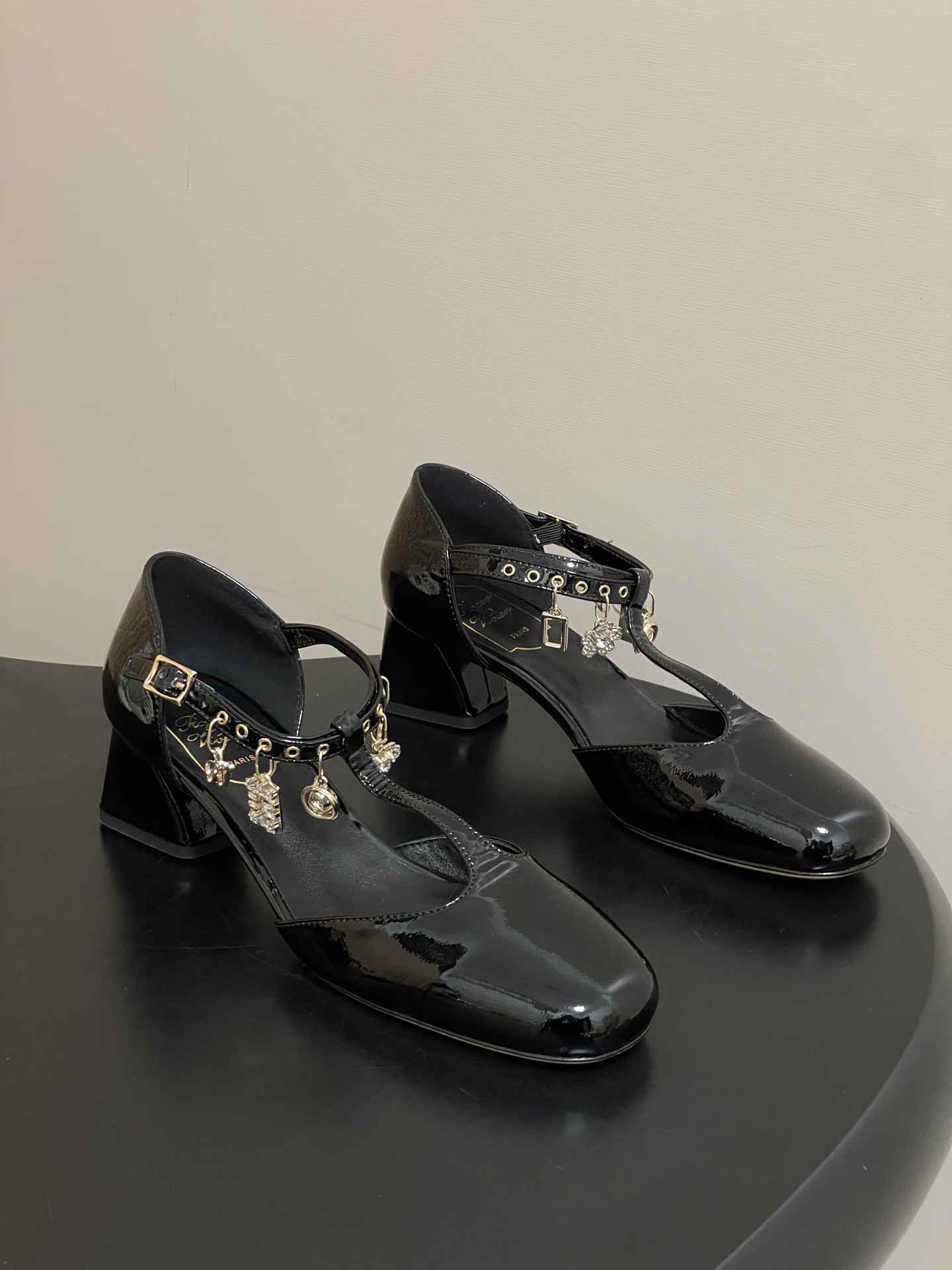 Roger Vivier TresVivier Shiny leather Pump