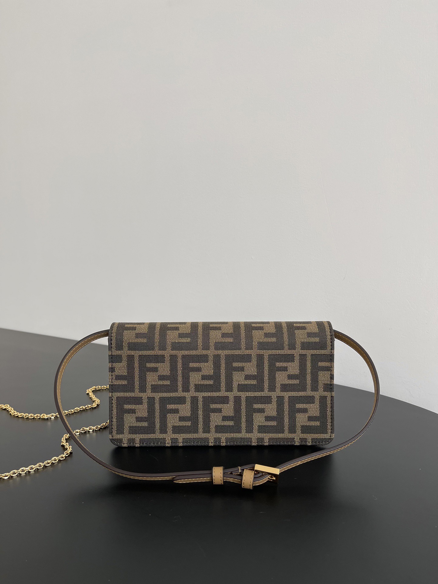 Fendi presbyopic chain hand armpit bag crossbody bag