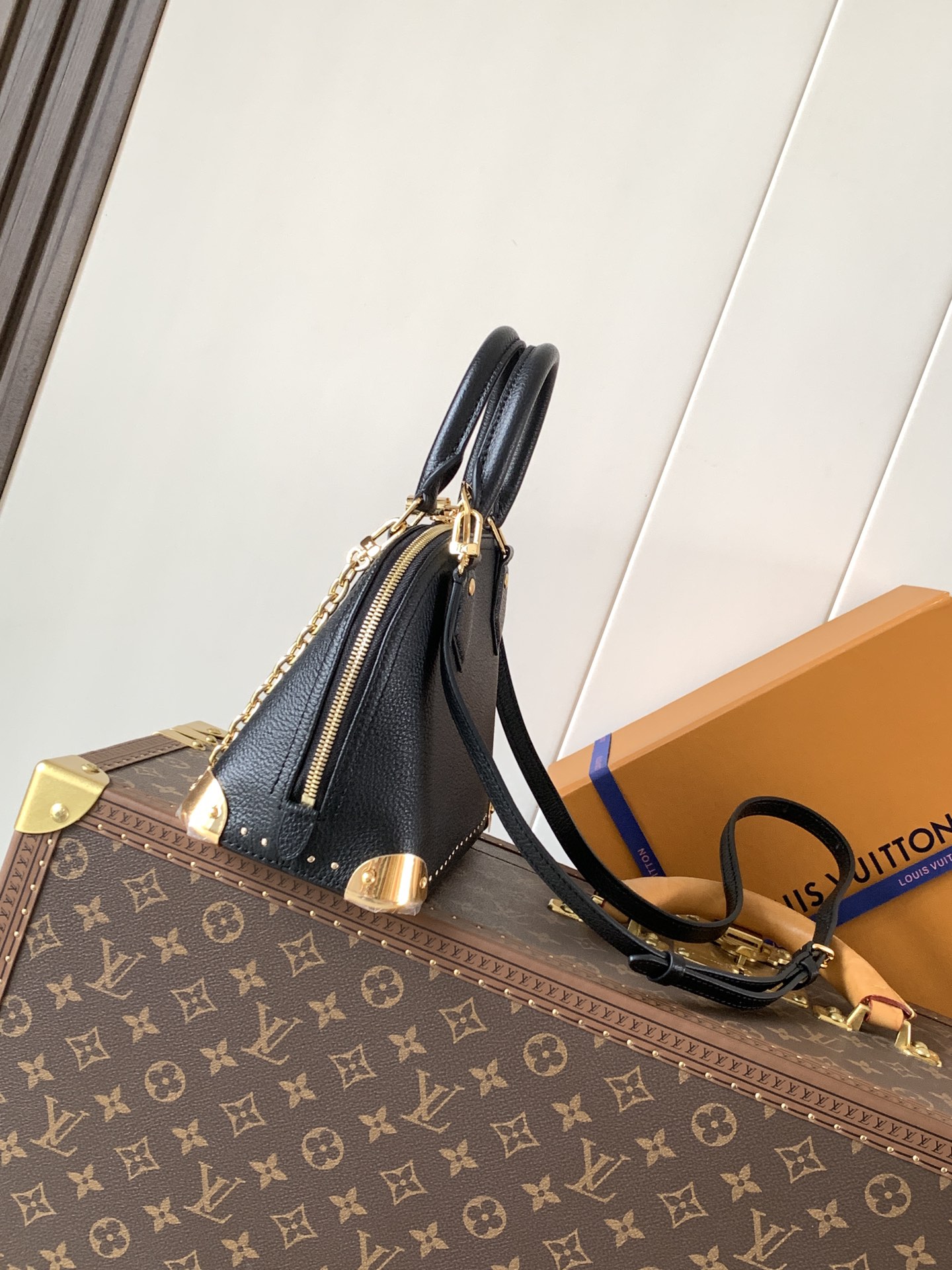 M29455 LV Alma Trunk BB in Black Calf leather