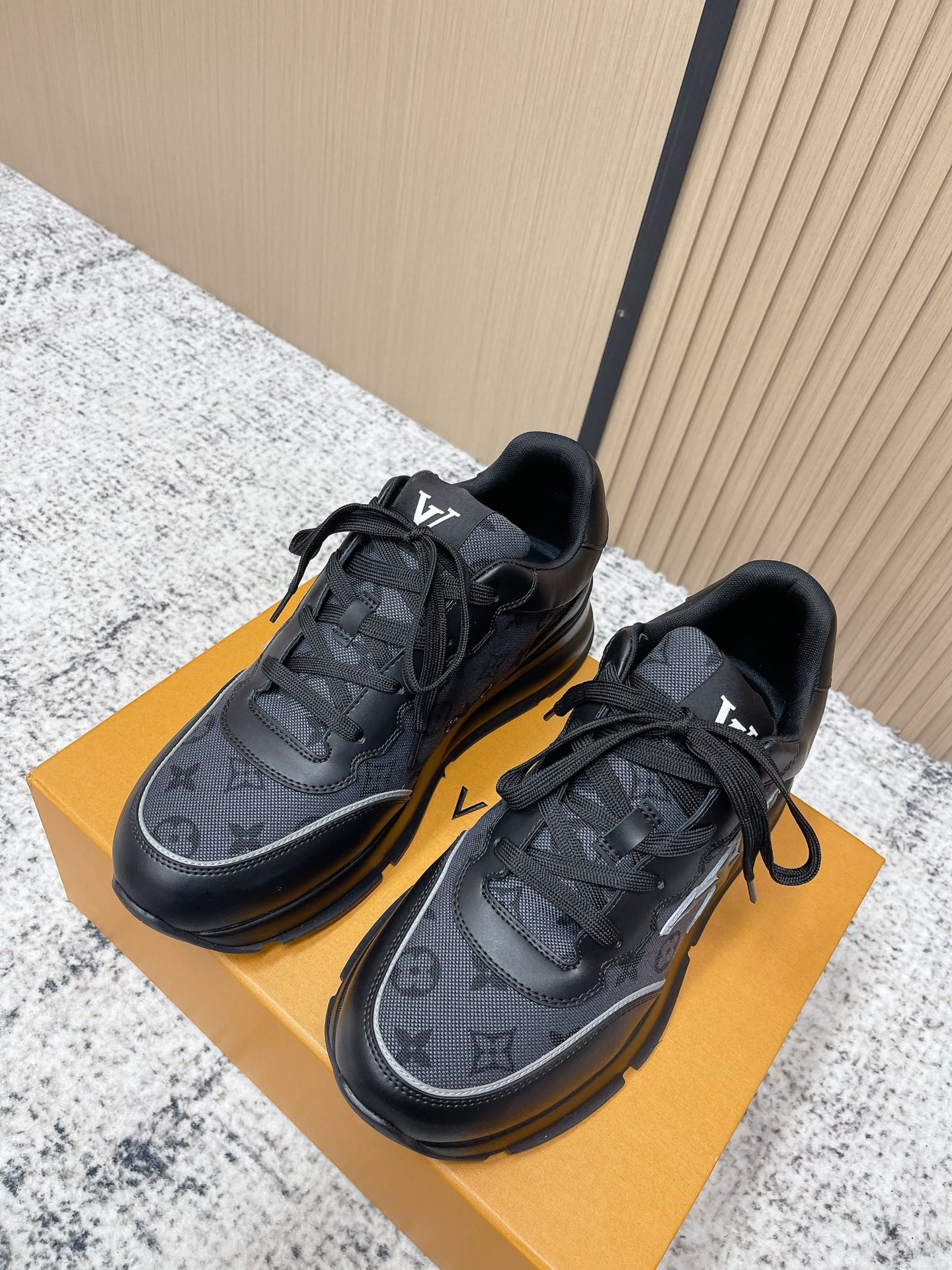 Louis Vuitton Men's LV Classic Sneaker