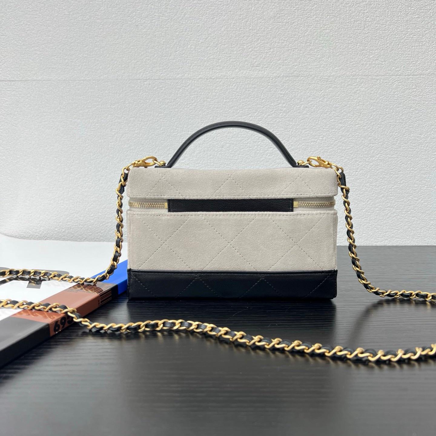 CHANEL Vanity chain cosmetic case bag