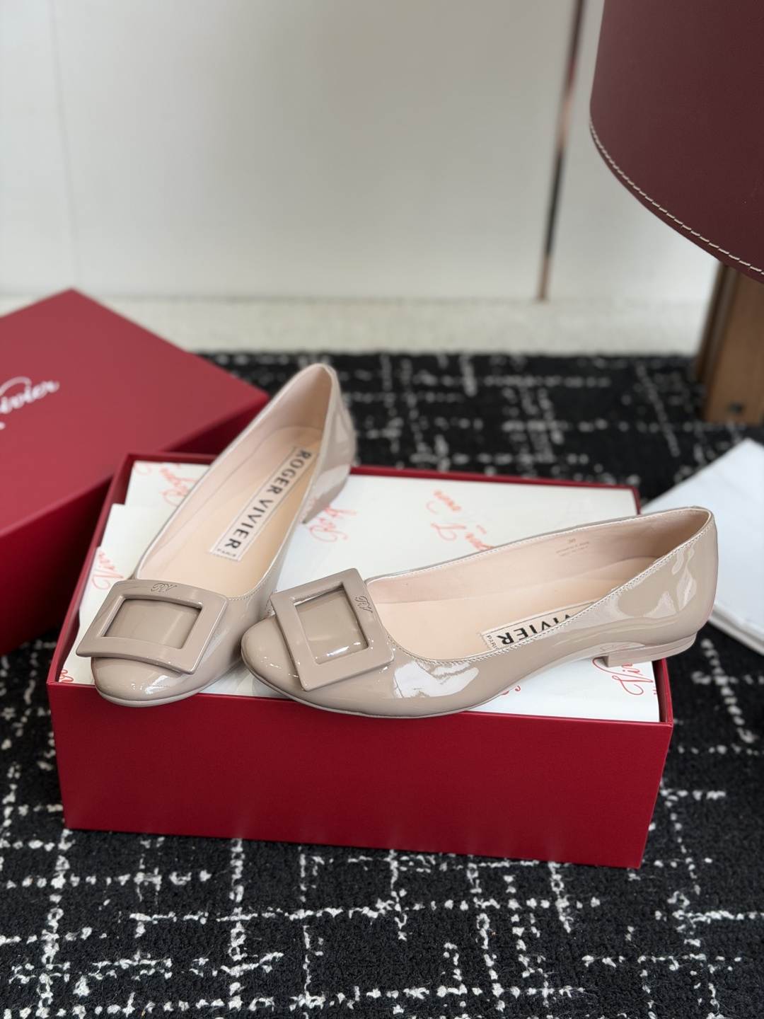 Roger Vivier Shiny leather Flat Ballets