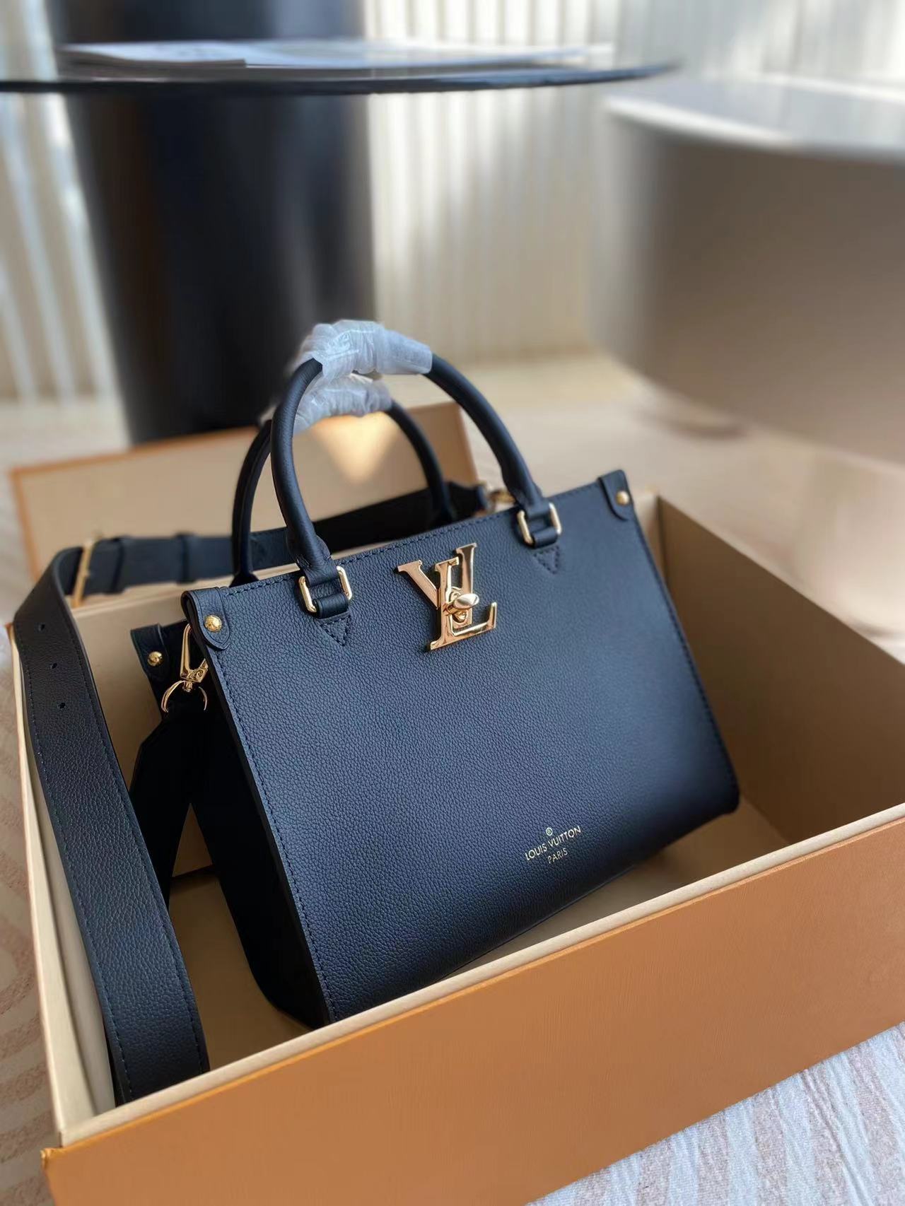 Louis Vuitton LV Business & Travel Bags Lock & Go