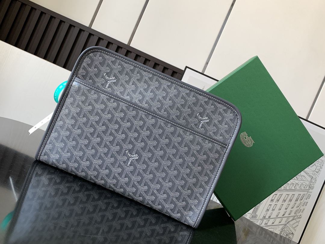 Goyard Jouvence Toiletry Bag in Grey