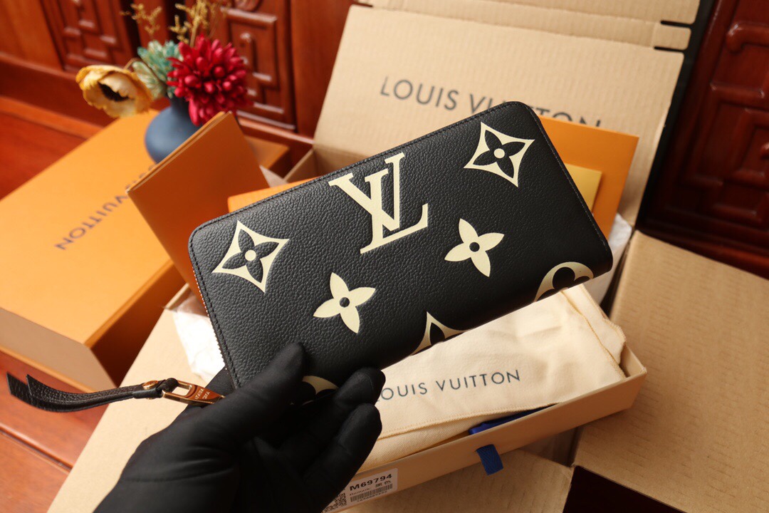 M80481 LV Zippy wallet in Black Monogram Empreinte Embossed Leather