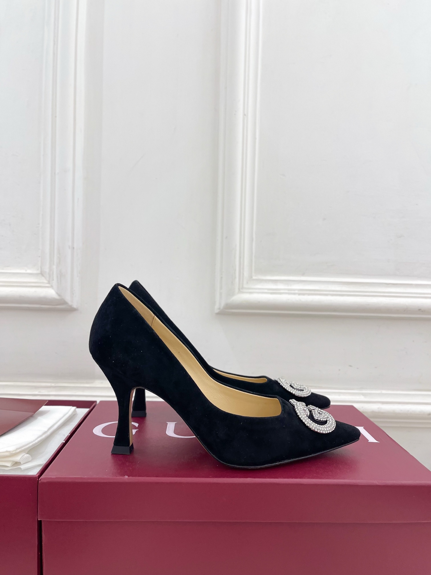 Women's Gucci pump with crystal Interlocking