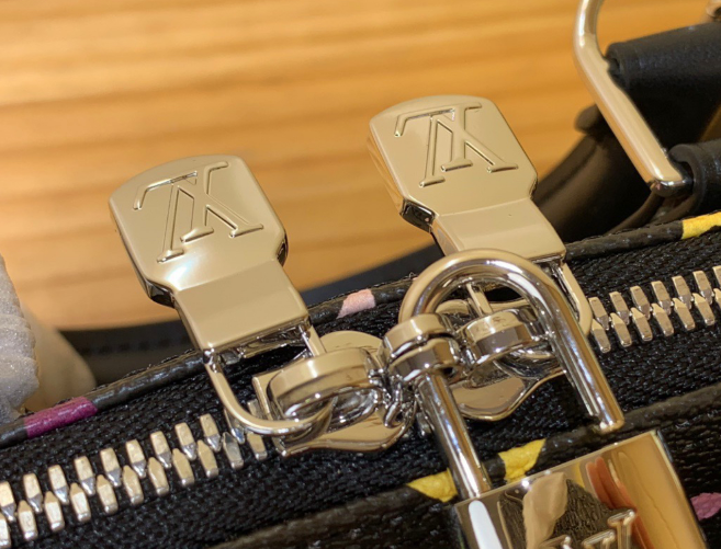 Louis Vuitton LV Crossbody handBag