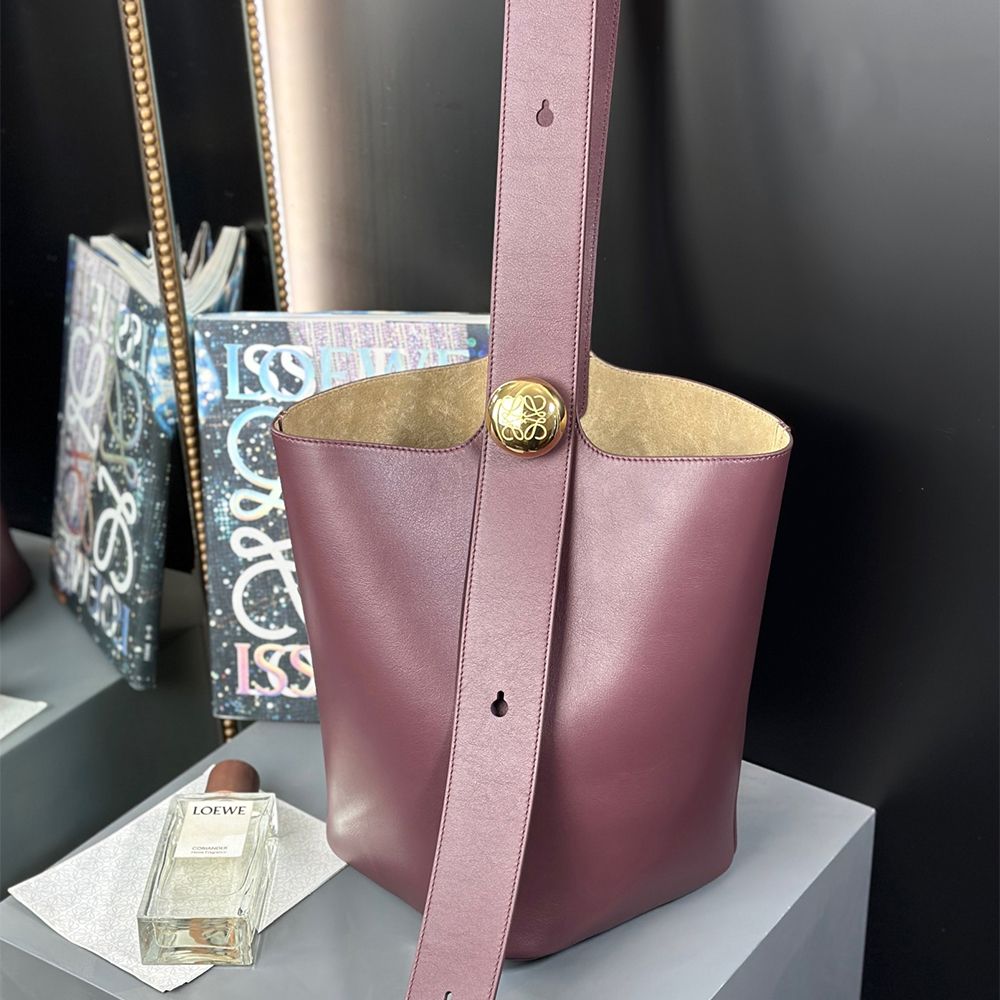 LOEWE Medium Pebble Bucket Bag