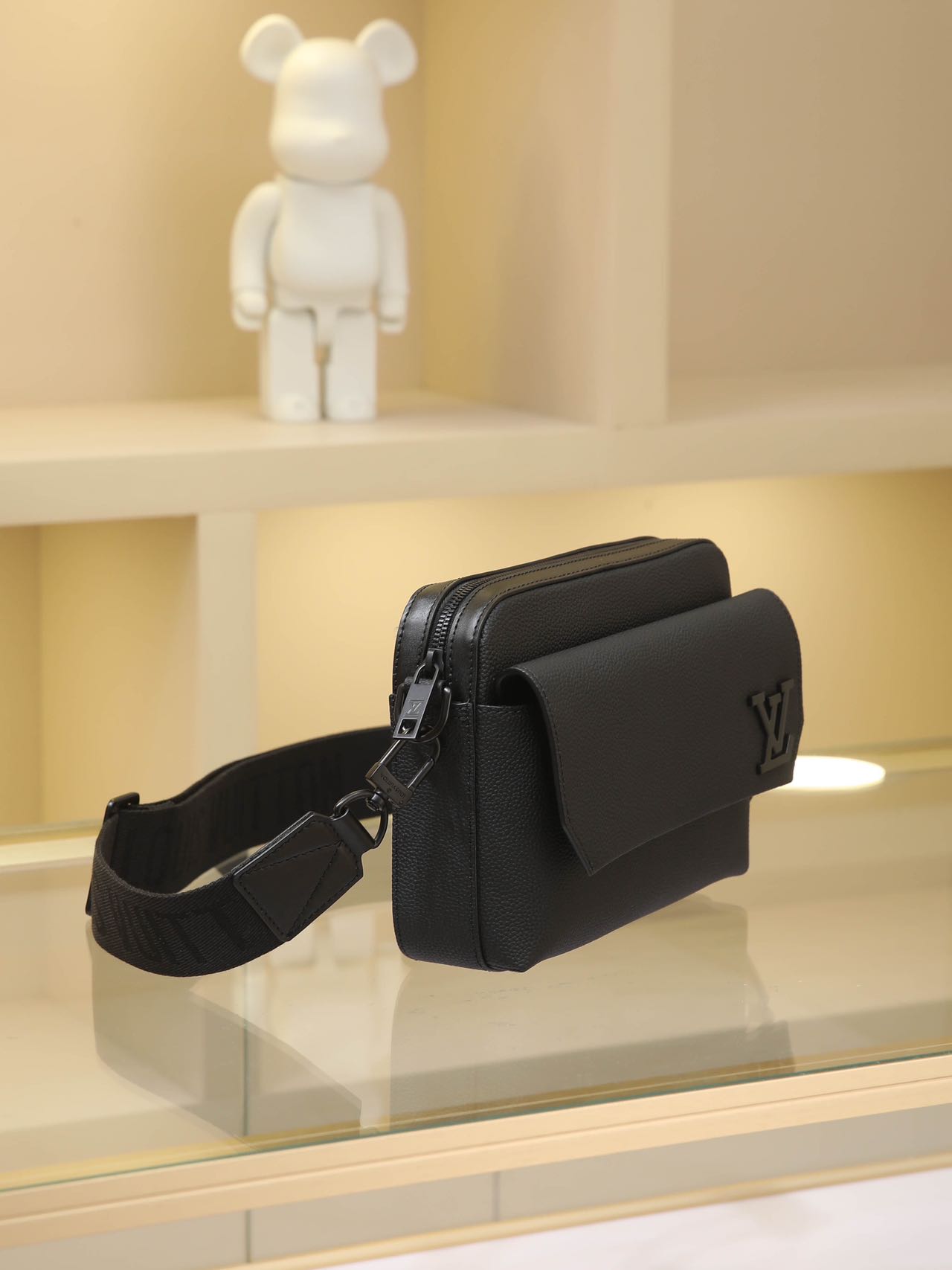 Louis Vuitton LV Men Fastline Messenger Bag Black