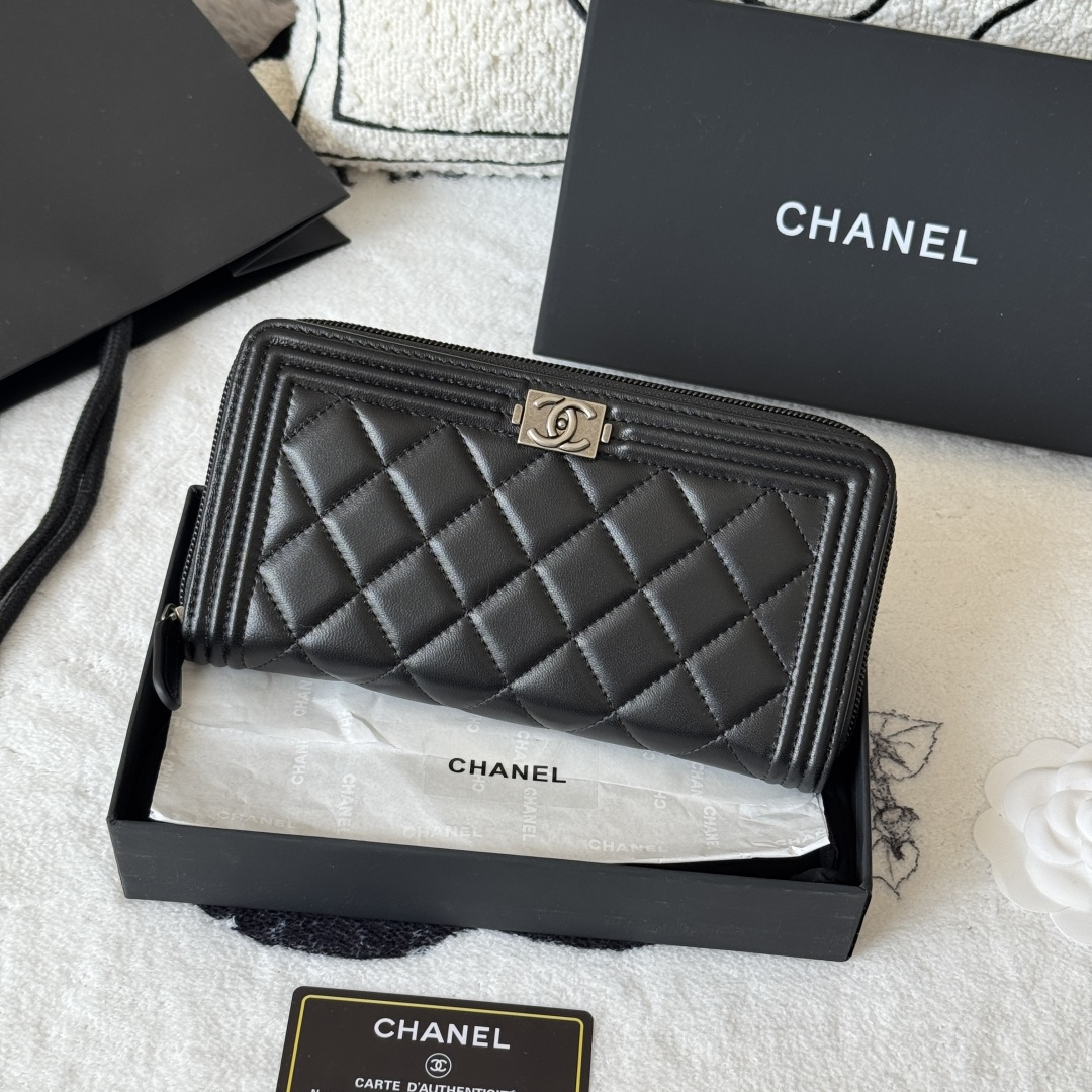 Chanel Le Boy Zipped Wallet in Black Grained Lambskin A80288