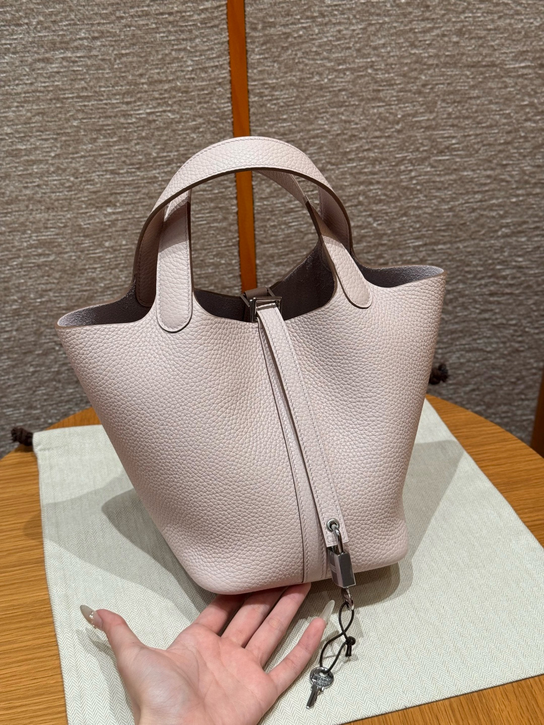Hermes Mauve Pale Clemence Picotin 18