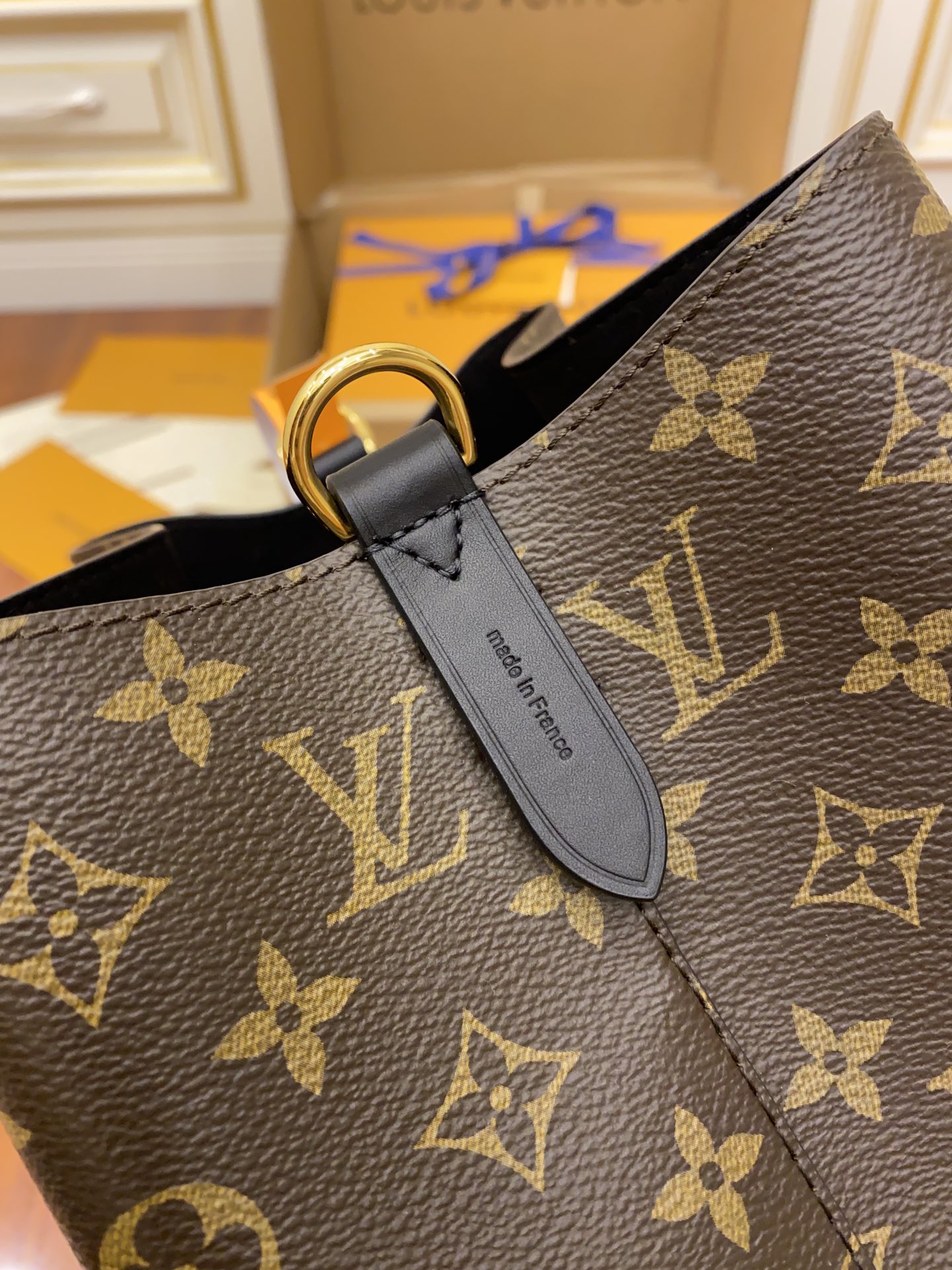 Louis Vuitton LV NeoNoe MM M44020