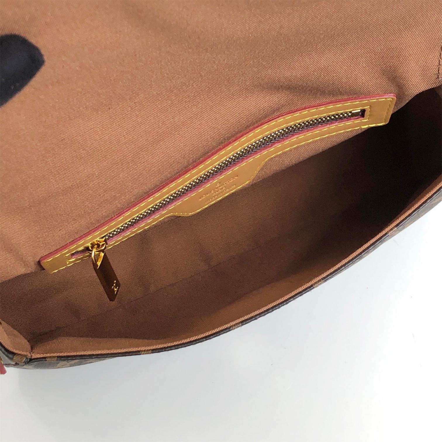 Louis Vuitton LV -Looping mm round handle shoulder bag