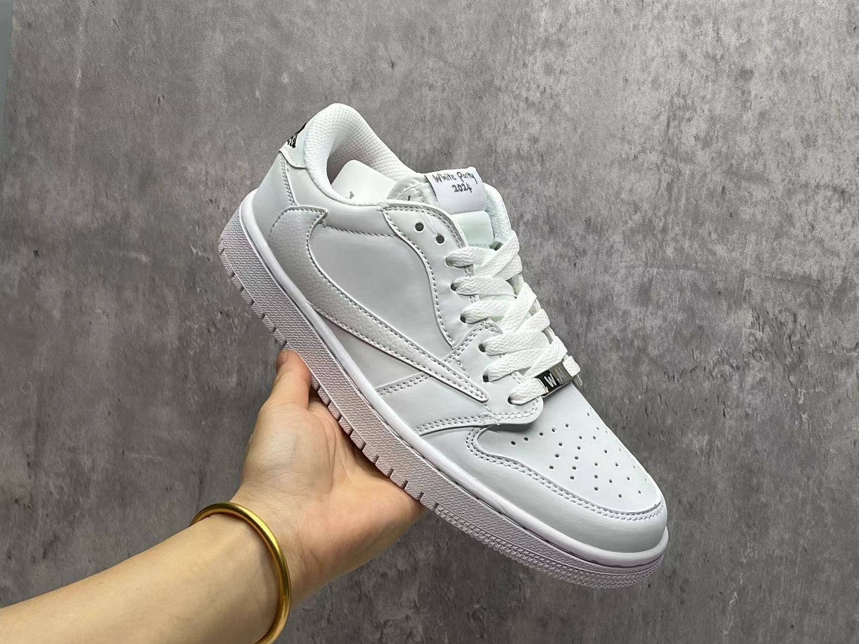 2025-26 AJ1 US Men's Sizes6 to 11 in half sizes White Low cut Inverted Hook Shoes tianlong