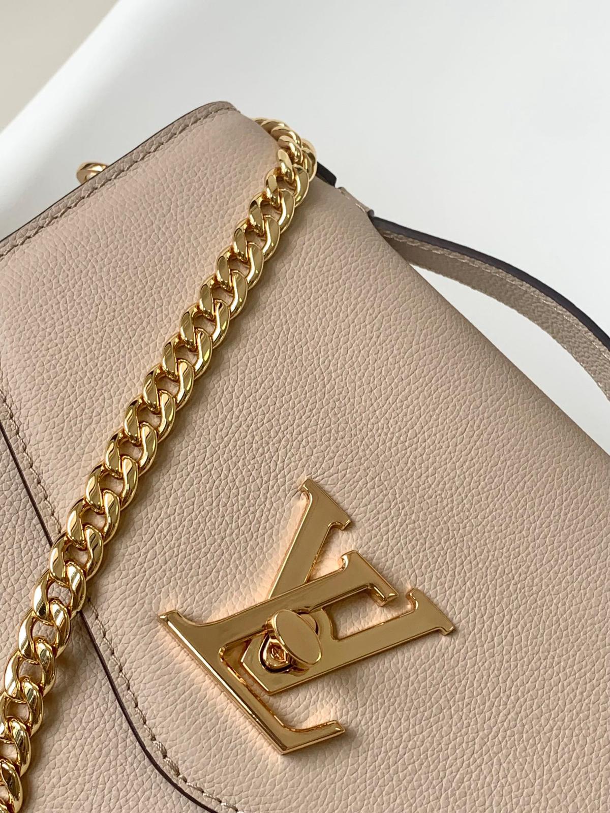 Louis Vuitton LV Shoulder Bag M22952